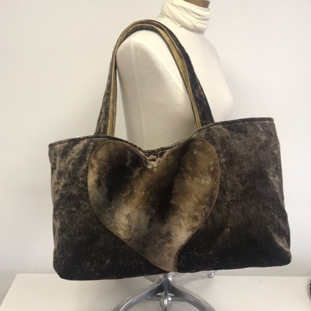 Brown heart tote bag faux fur